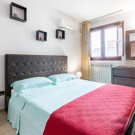 Lecce Colorful Flat With Terrace & Parking Lejlighed Eksteriør billede