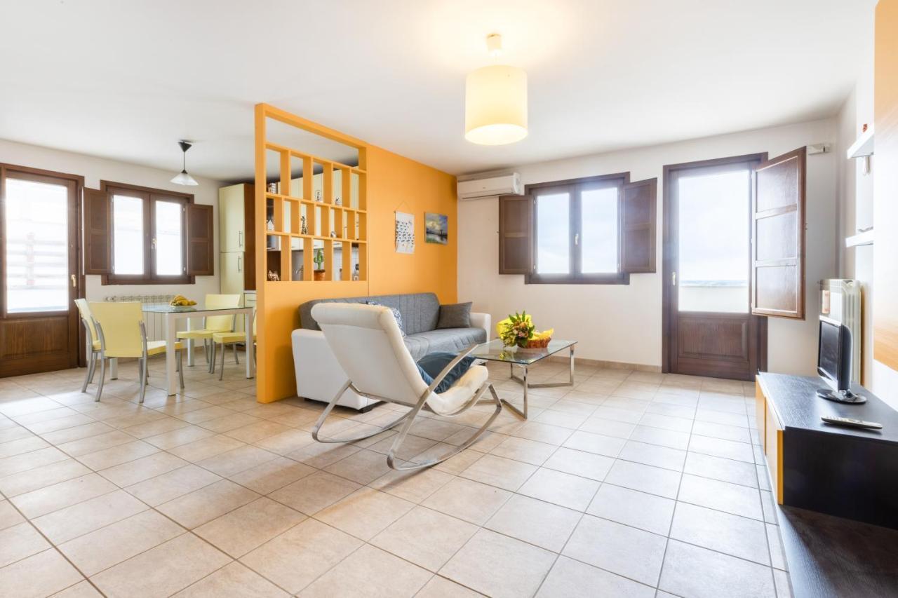 Lecce Colorful Flat With Terrace & Parking Lejlighed Eksteriør billede