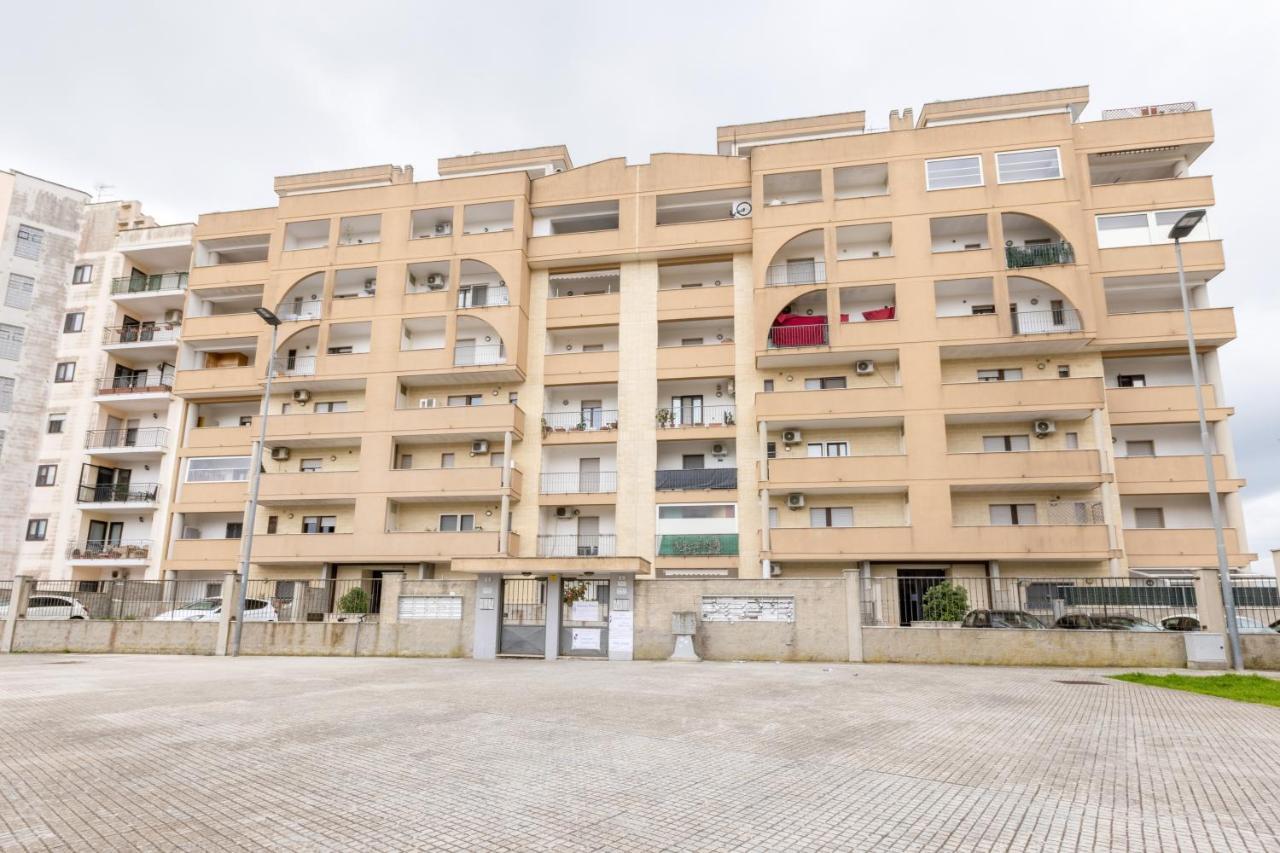 Lecce Colorful Flat With Terrace & Parking Lejlighed Eksteriør billede